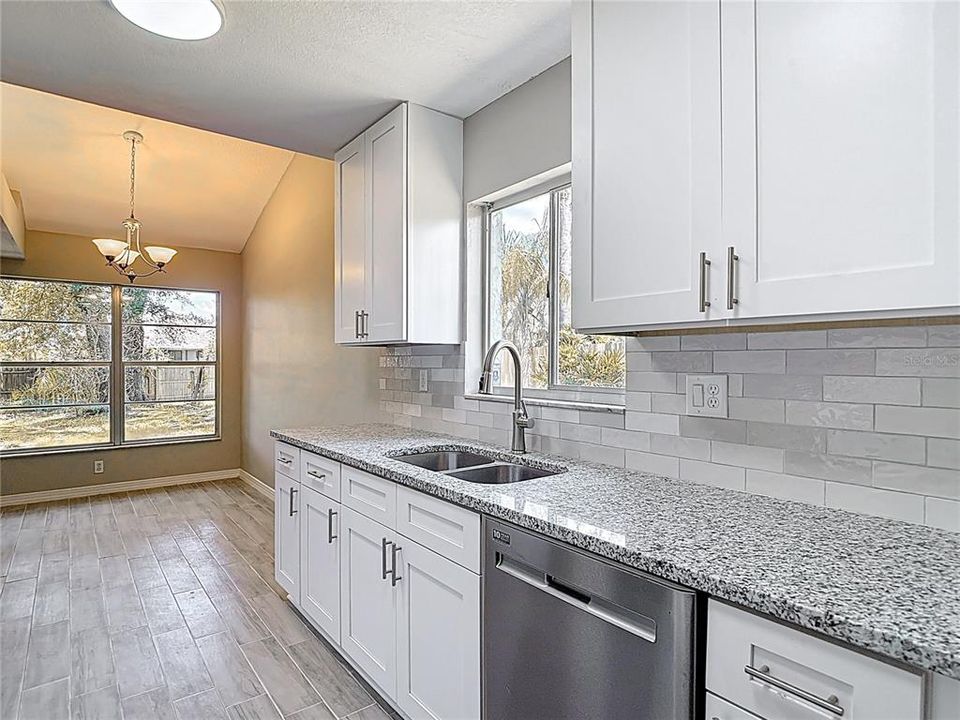 For Sale: $355,000 (3 beds, 2 baths, 1299 Square Feet)