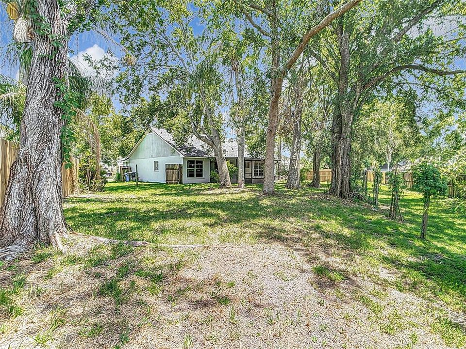 For Sale: $355,000 (3 beds, 2 baths, 1299 Square Feet)