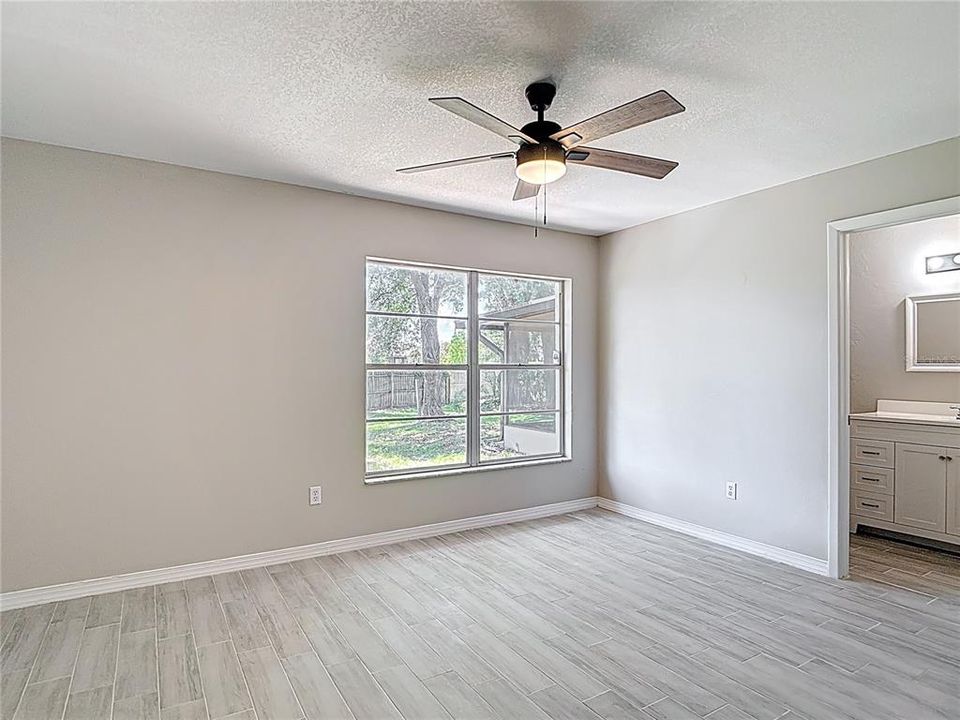For Sale: $355,000 (3 beds, 2 baths, 1299 Square Feet)