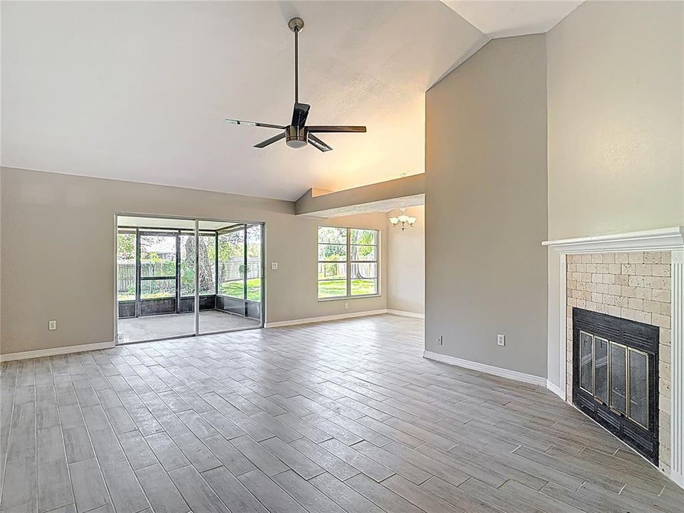 For Sale: $355,000 (3 beds, 2 baths, 1299 Square Feet)