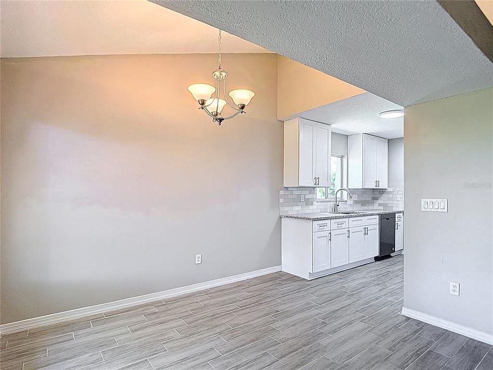 For Sale: $355,000 (3 beds, 2 baths, 1299 Square Feet)