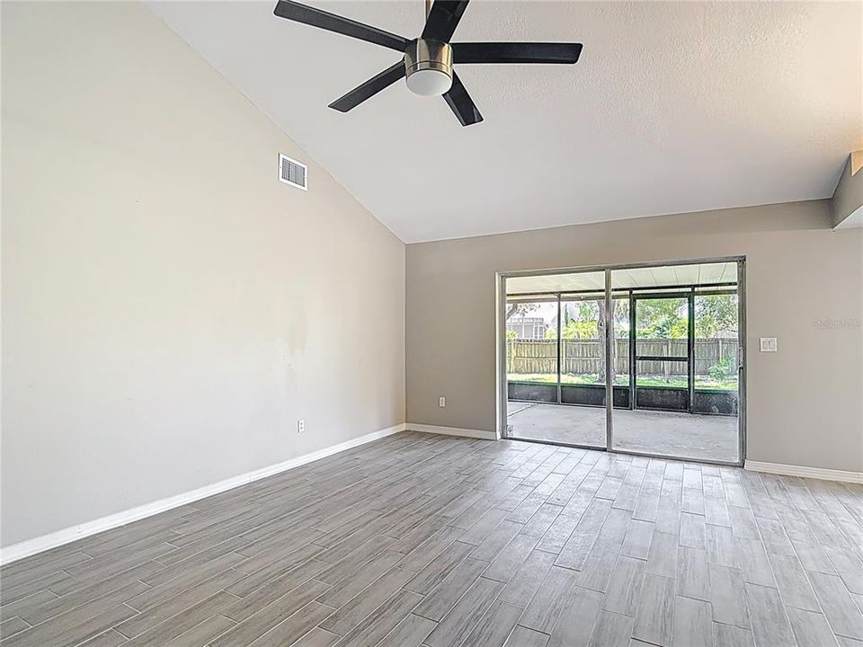 For Sale: $355,000 (3 beds, 2 baths, 1299 Square Feet)