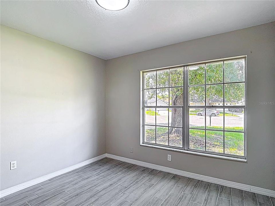 For Sale: $355,000 (3 beds, 2 baths, 1299 Square Feet)