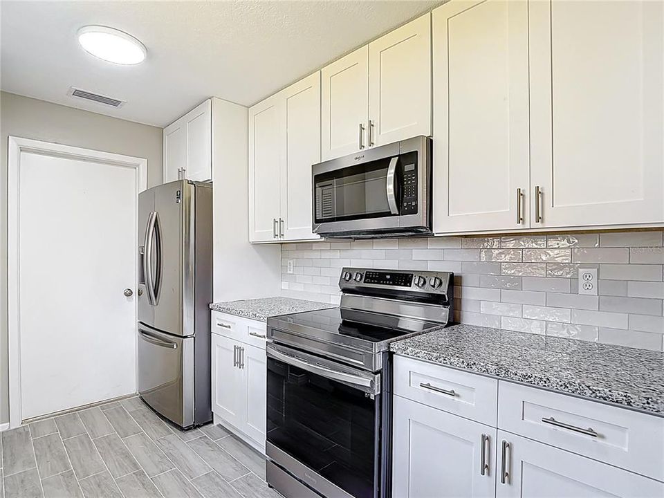For Sale: $355,000 (3 beds, 2 baths, 1299 Square Feet)
