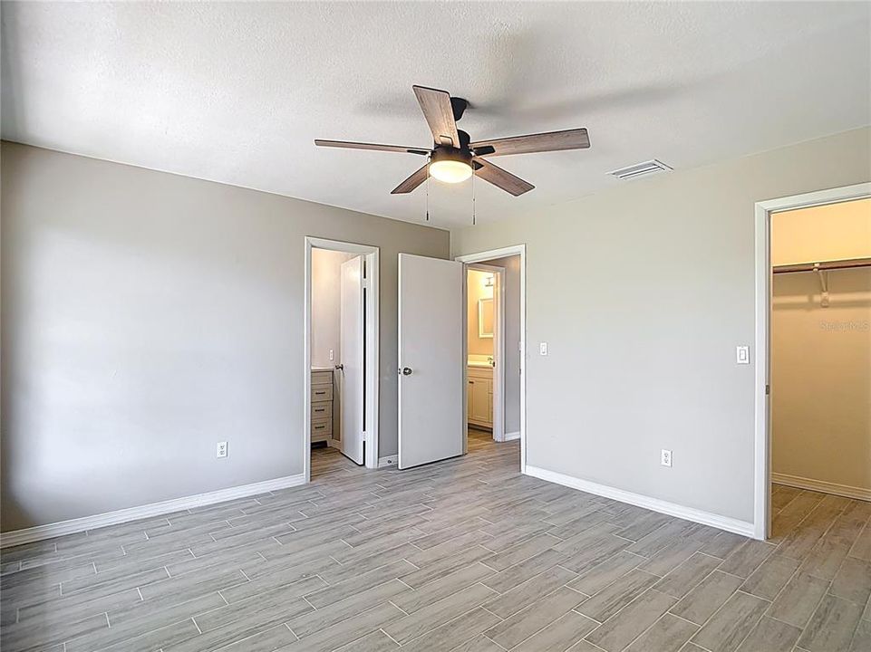 For Sale: $355,000 (3 beds, 2 baths, 1299 Square Feet)