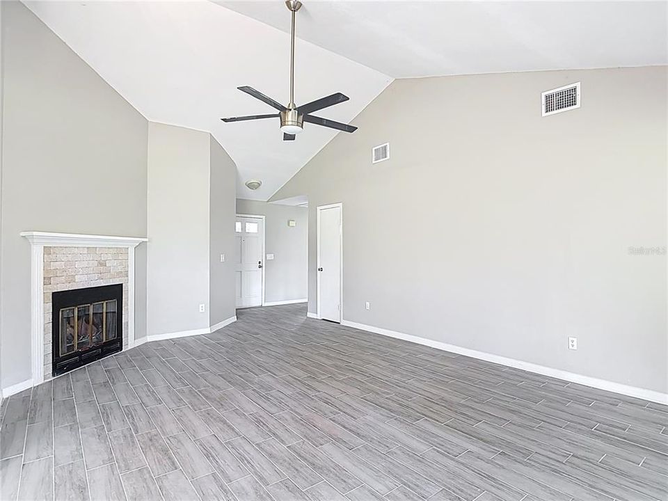 For Sale: $355,000 (3 beds, 2 baths, 1299 Square Feet)