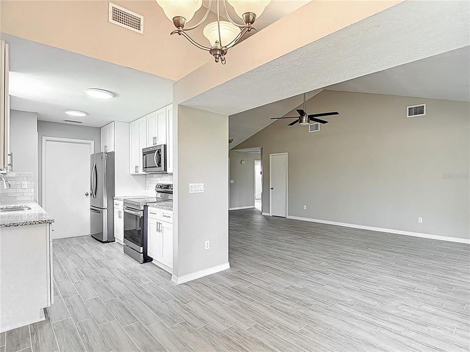 For Sale: $355,000 (3 beds, 2 baths, 1299 Square Feet)