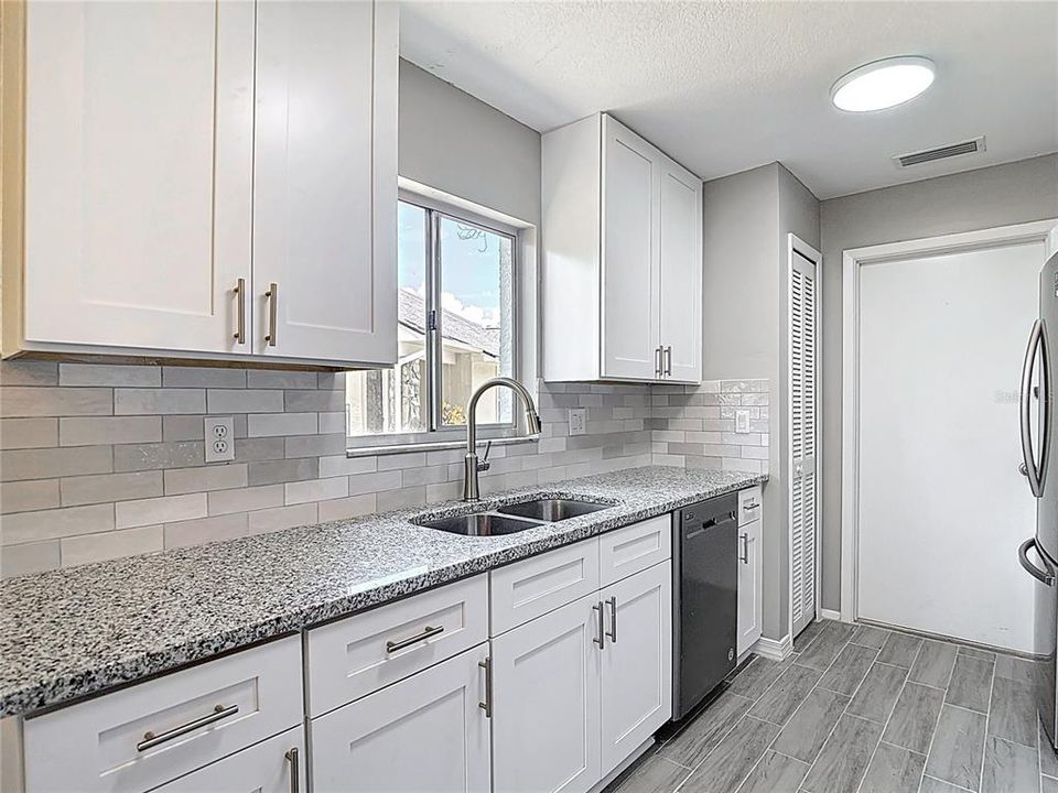 For Sale: $355,000 (3 beds, 2 baths, 1299 Square Feet)