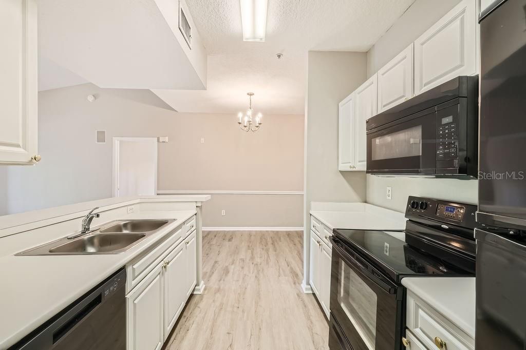 Activo con contrato: $259,000 (3 camas, 3 baños, 1554 Pies cuadrados)