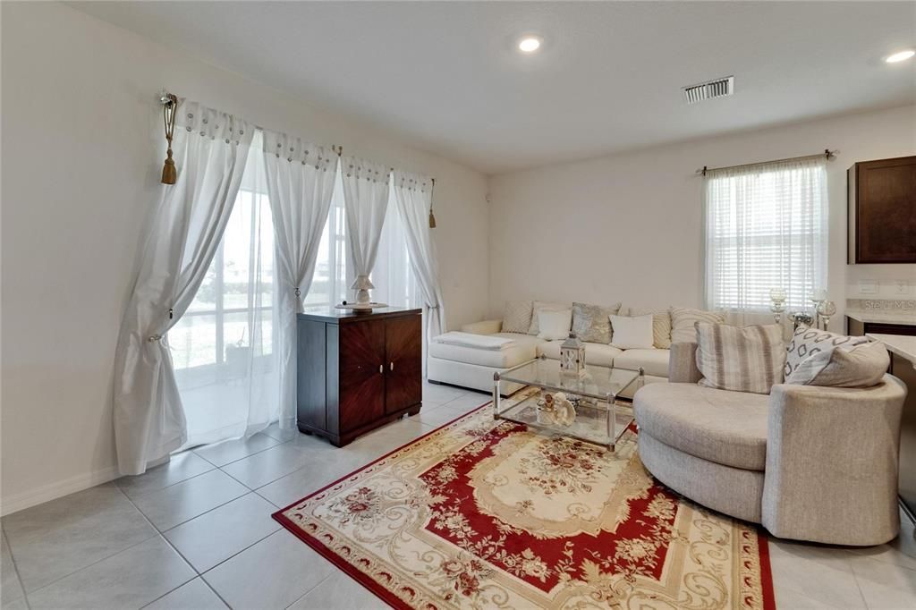 En Venta: $305,000 (3 camas, 2 baños, 1785 Pies cuadrados)