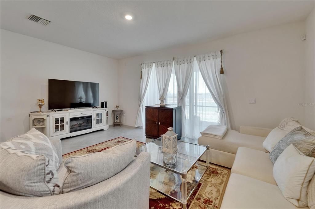 En Venta: $305,000 (3 camas, 2 baños, 1785 Pies cuadrados)