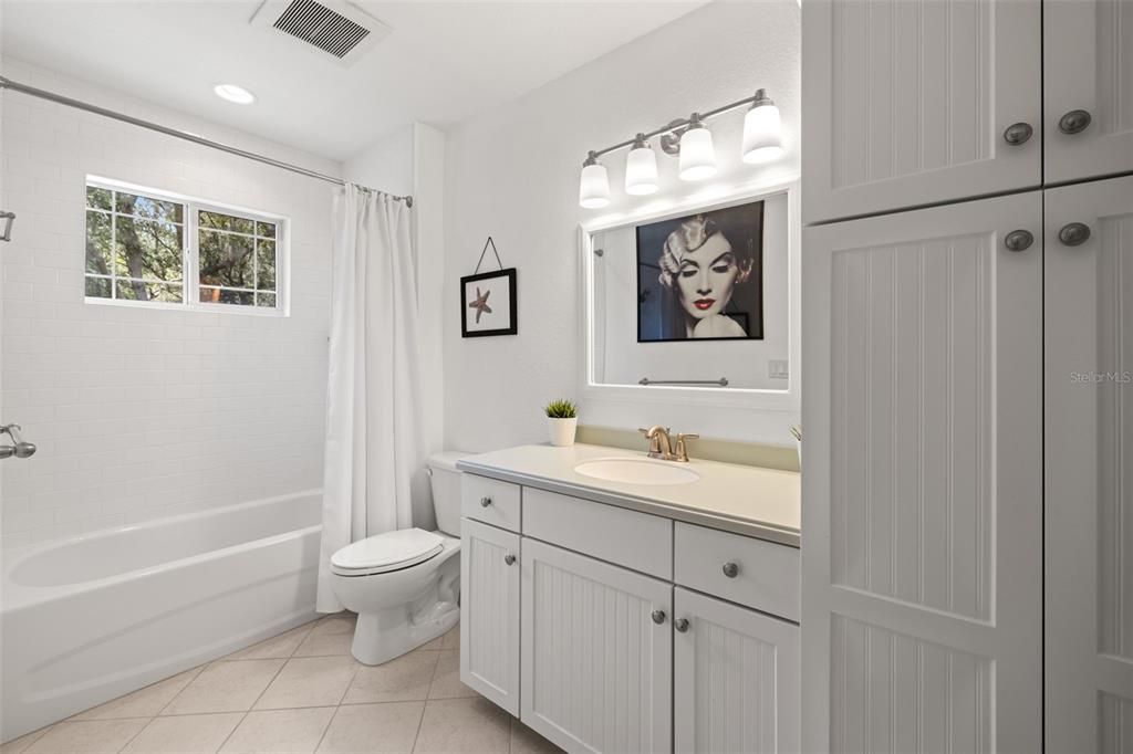 На продажу: $1,050,000 (4 спален, 5 ванн, 4300 Квадратных фут)