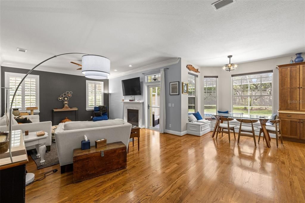 На продажу: $1,050,000 (4 спален, 5 ванн, 4300 Квадратных фут)