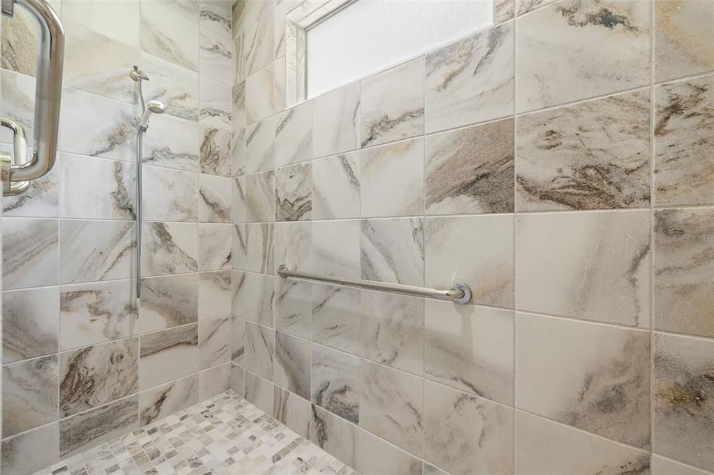 На продажу: $1,050,000 (4 спален, 5 ванн, 4300 Квадратных фут)