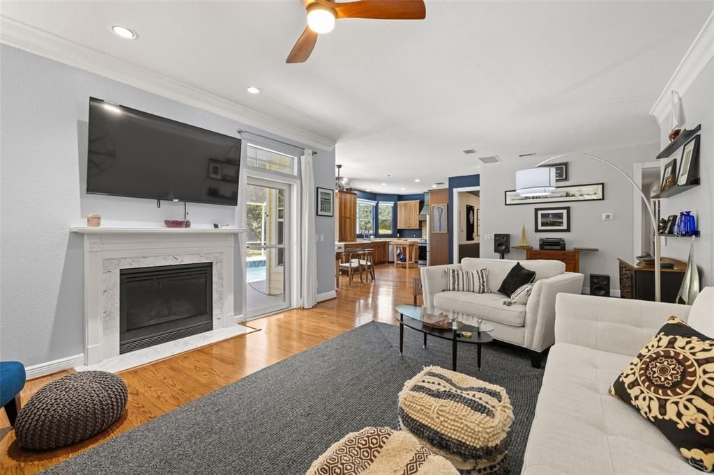 На продажу: $1,050,000 (4 спален, 5 ванн, 4300 Квадратных фут)