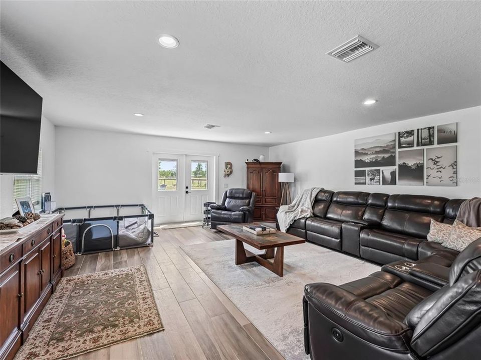 For Sale: $1,127,000 (4 beds, 3 baths, 2746 Square Feet)