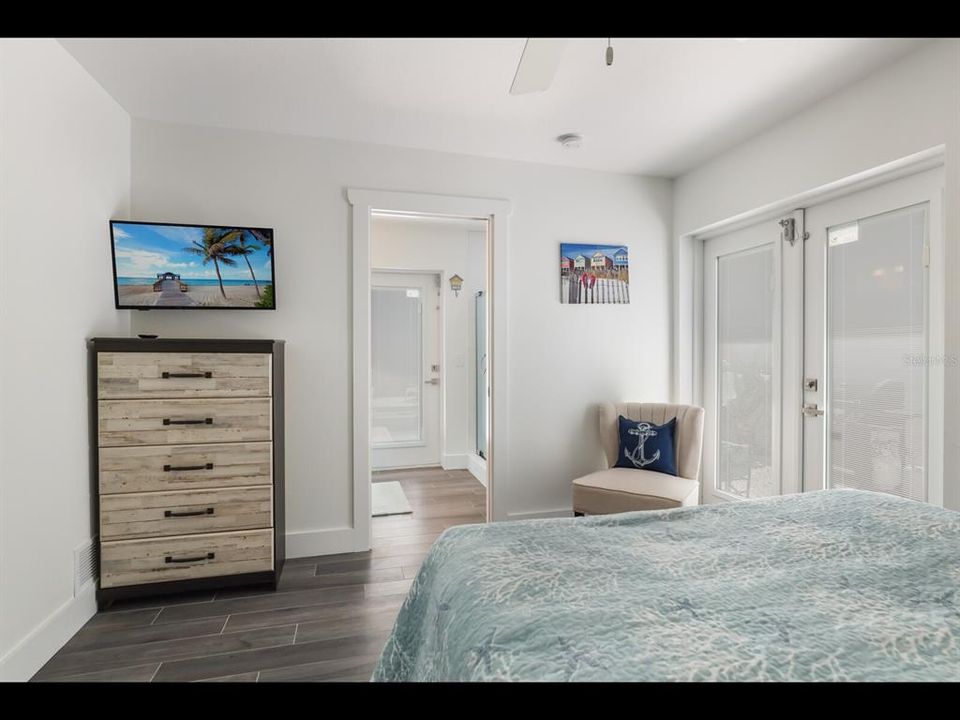 For Sale: $2,695,000 (4 beds, 4 baths, 1716 Square Feet)