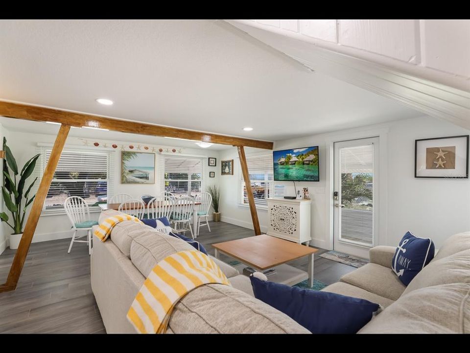 For Sale: $2,695,000 (4 beds, 4 baths, 1716 Square Feet)