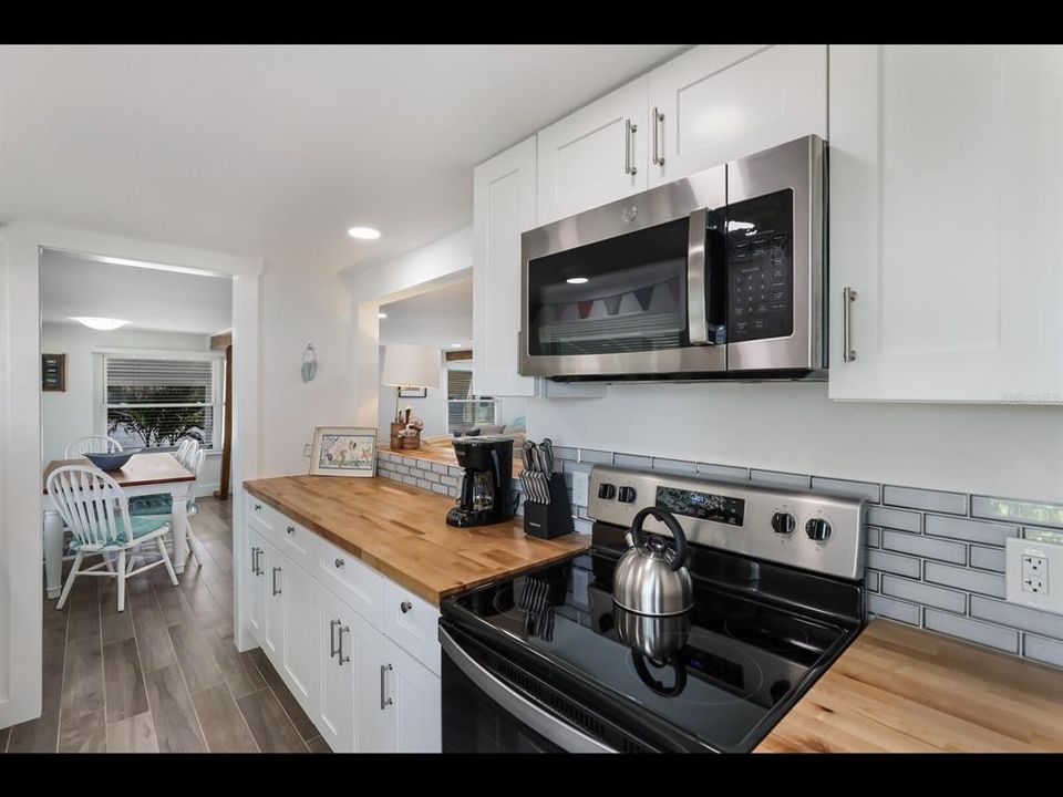 For Sale: $2,695,000 (4 beds, 4 baths, 1716 Square Feet)