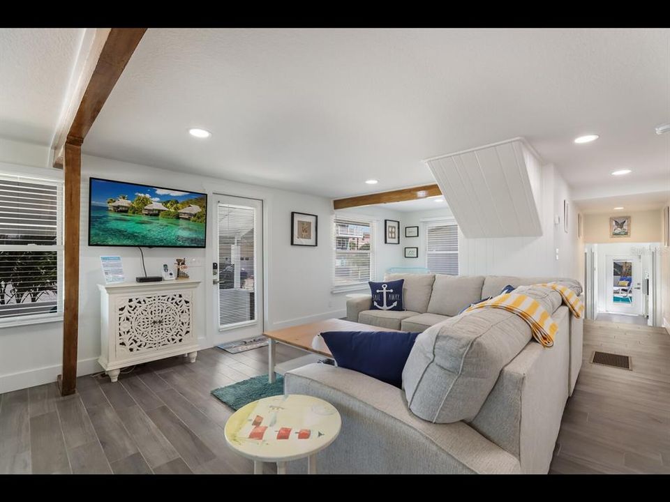 For Sale: $2,695,000 (4 beds, 4 baths, 1716 Square Feet)