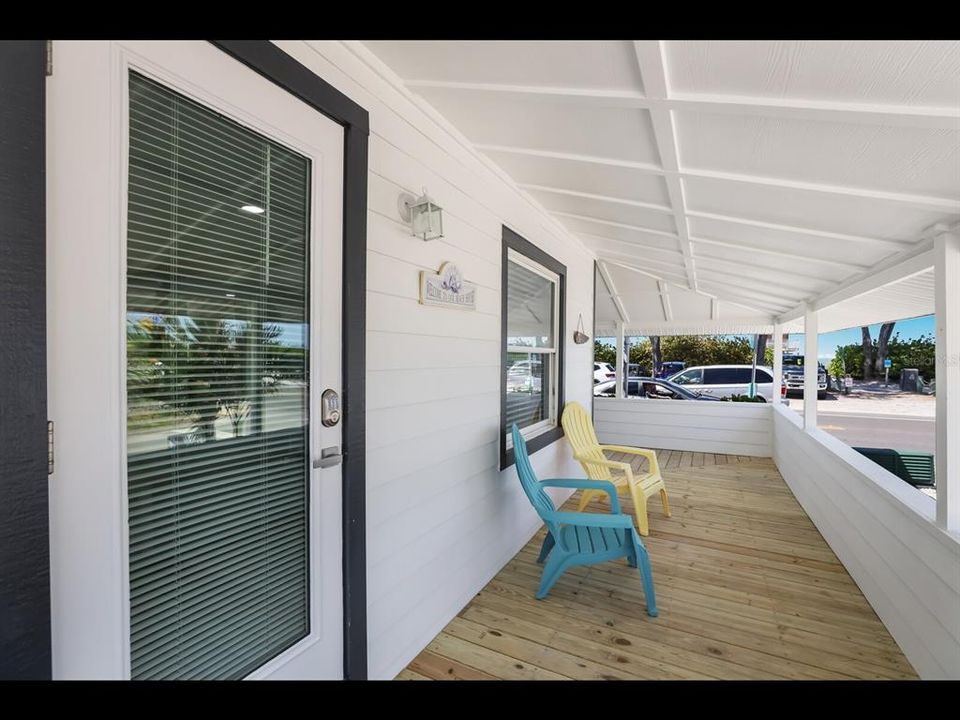 For Sale: $2,695,000 (4 beds, 4 baths, 1716 Square Feet)