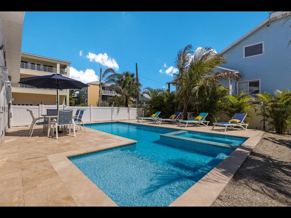 For Sale: $2,695,000 (4 beds, 4 baths, 1716 Square Feet)