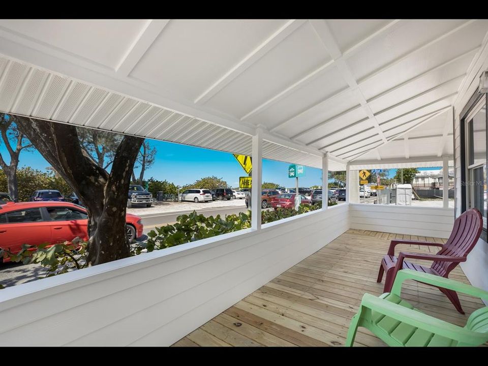 For Sale: $2,695,000 (4 beds, 4 baths, 1716 Square Feet)