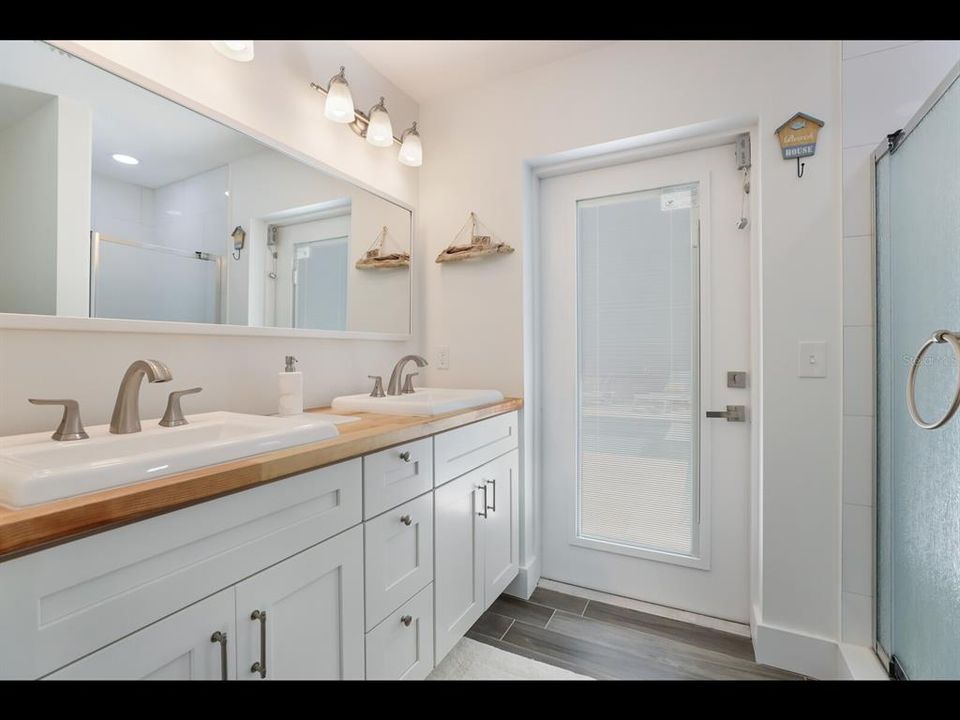 For Sale: $2,695,000 (4 beds, 4 baths, 1716 Square Feet)