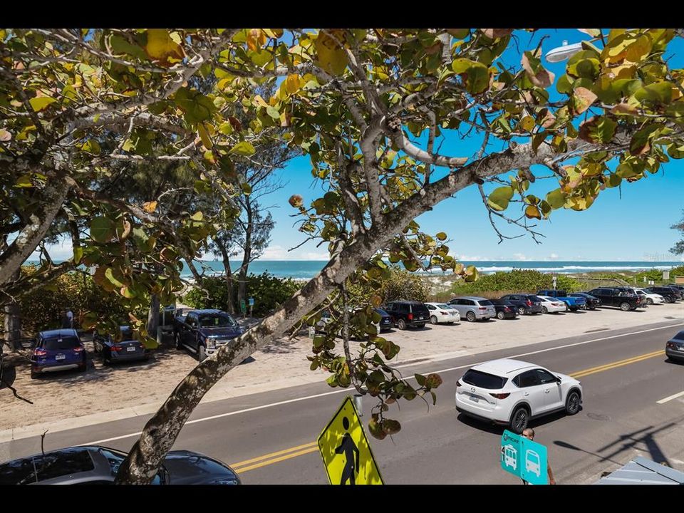 For Sale: $2,695,000 (4 beds, 4 baths, 1716 Square Feet)