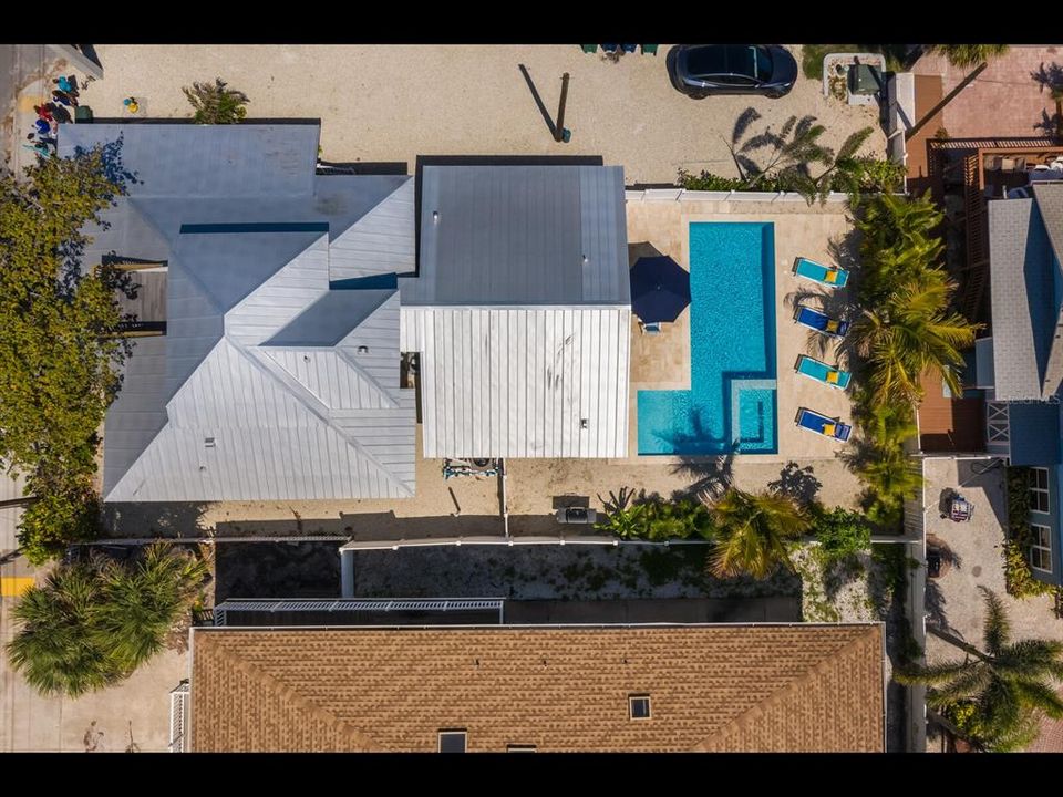 For Sale: $2,695,000 (4 beds, 4 baths, 1716 Square Feet)