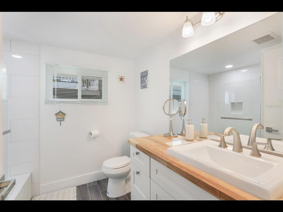 For Sale: $2,695,000 (4 beds, 4 baths, 1716 Square Feet)