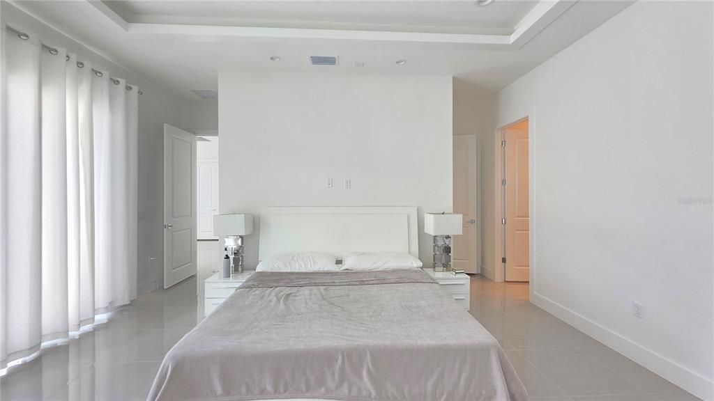 出租: $10,000 (3 贝兹, 3 浴室, 3000 平方英尺)