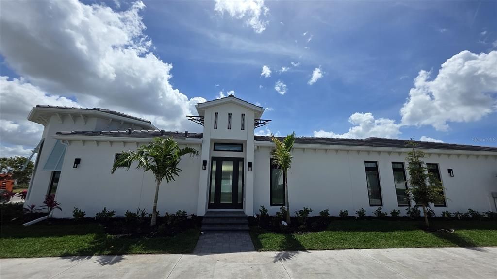 出租: $10,000 (3 贝兹, 3 浴室, 3000 平方英尺)