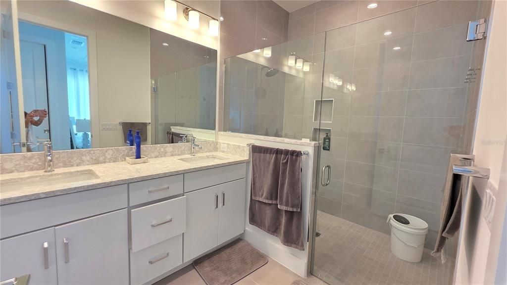 出租: $10,000 (3 贝兹, 3 浴室, 3000 平方英尺)