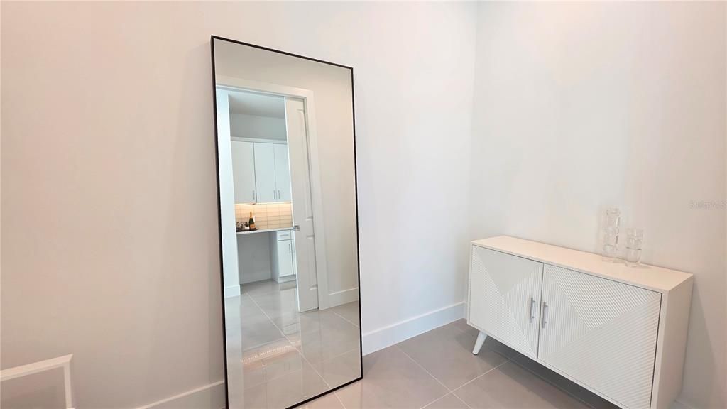 出租: $10,000 (3 贝兹, 3 浴室, 3000 平方英尺)