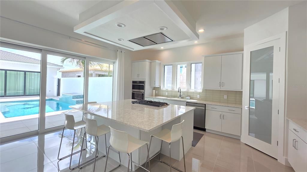 出租: $10,000 (3 贝兹, 3 浴室, 3000 平方英尺)