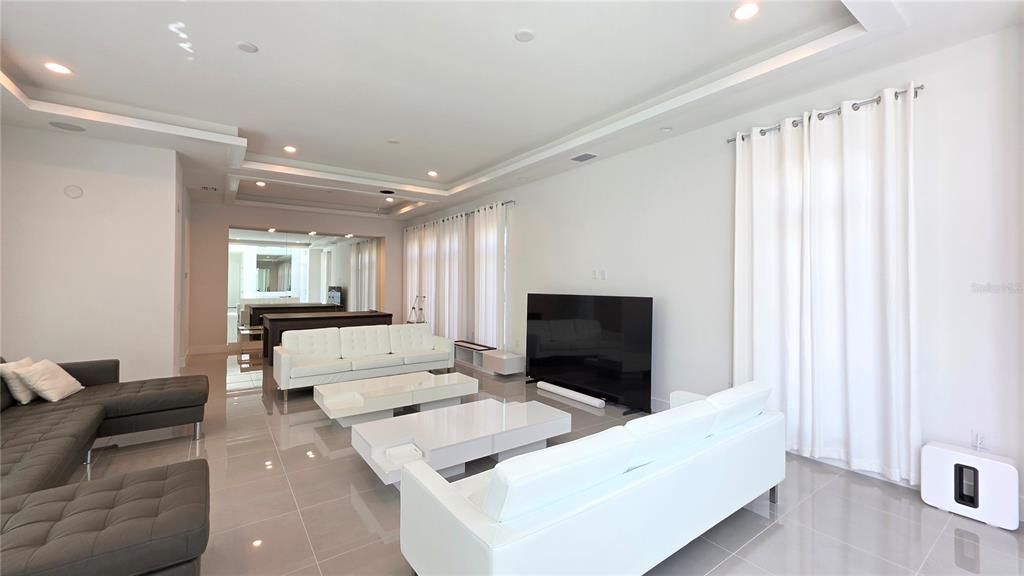 出租: $10,000 (3 贝兹, 3 浴室, 3000 平方英尺)