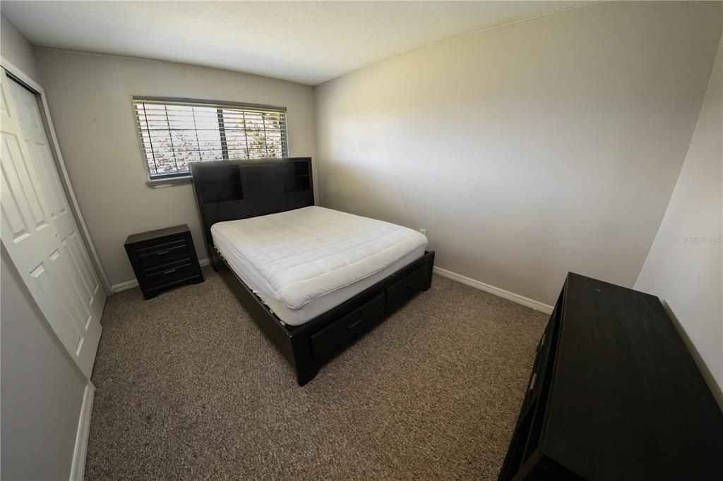 合同活跃: $160,000 (3 贝兹, 2 浴室, 1149 平方英尺)