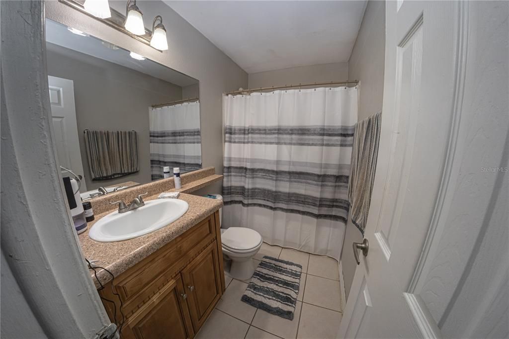 合同活跃: $160,000 (3 贝兹, 2 浴室, 1149 平方英尺)