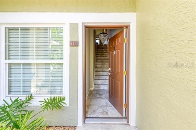 Active With Contract: $267,900 (1 beds, 1 baths, 993 Square Feet)