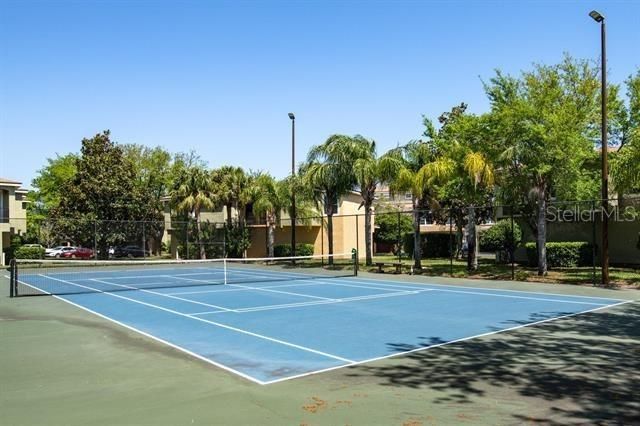 Active With Contract: $267,900 (1 beds, 1 baths, 993 Square Feet)
