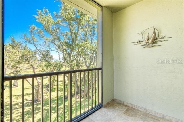 Active With Contract: $267,900 (1 beds, 1 baths, 993 Square Feet)
