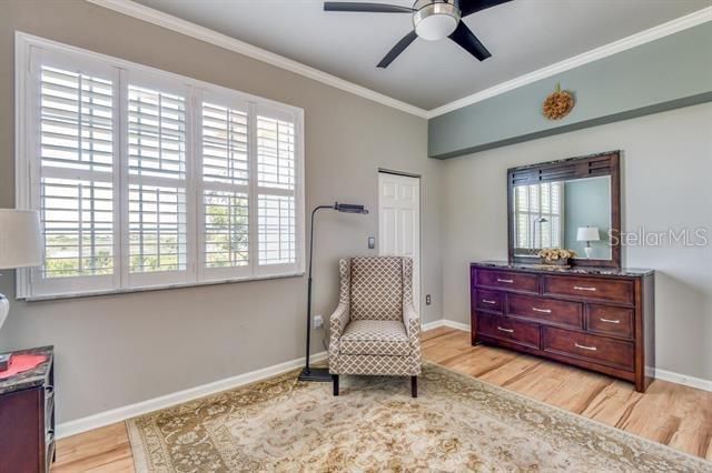 Active With Contract: $267,900 (1 beds, 1 baths, 993 Square Feet)