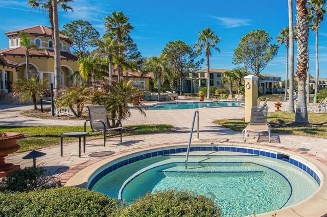 Active With Contract: $267,900 (1 beds, 1 baths, 993 Square Feet)