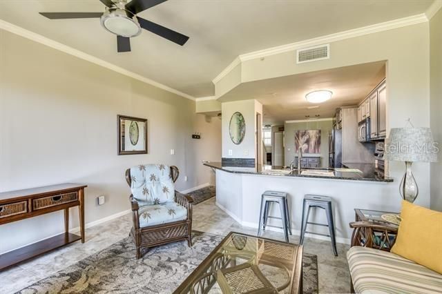 Active With Contract: $267,900 (1 beds, 1 baths, 993 Square Feet)