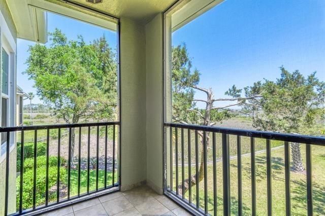 Active With Contract: $267,900 (1 beds, 1 baths, 993 Square Feet)