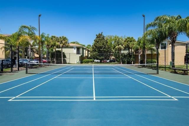 Active With Contract: $267,900 (1 beds, 1 baths, 993 Square Feet)
