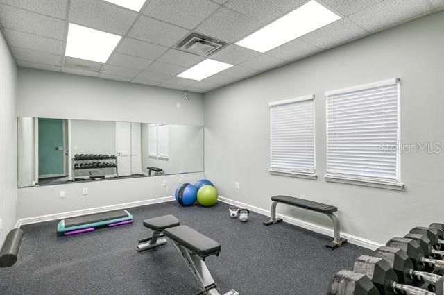 Active With Contract: $267,900 (1 beds, 1 baths, 993 Square Feet)