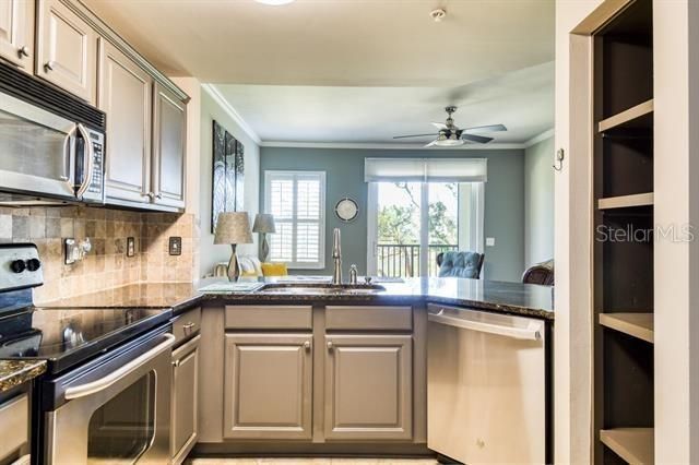 Active With Contract: $267,900 (1 beds, 1 baths, 993 Square Feet)