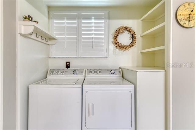 Active With Contract: $267,900 (1 beds, 1 baths, 993 Square Feet)